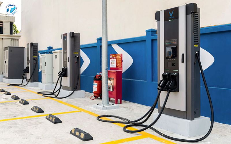 Trạm sạc xe điện là hệ thống thiết bị được thiết kế để cung cấp điện năng cho pin